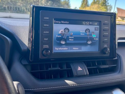 Used 2019 Toyota RAV4 XLE image 7