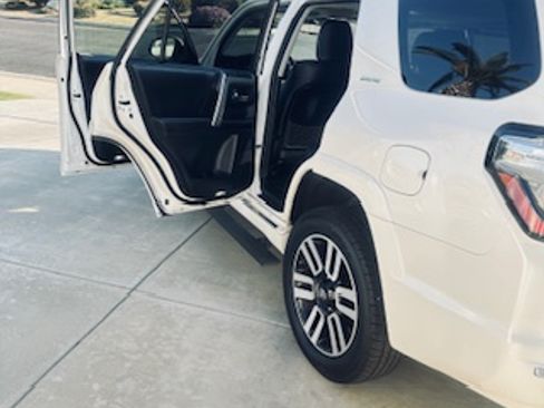 Used 2017 Toyota 4Runner Limited image 6