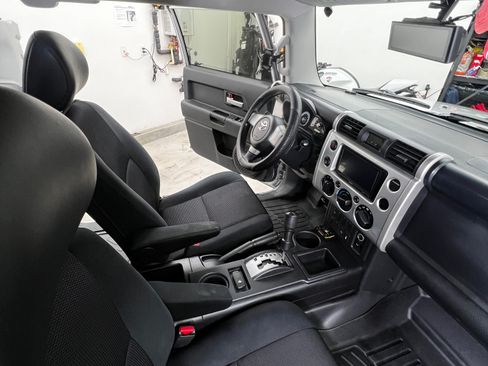 Used 2007 Toyota FJ Cruiser 2WD image 21