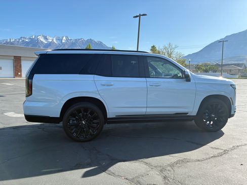 Used 2026 Cadillac Escalade Platinum Sport w/ LPO, ONYX Package AWD/4WD image 5
