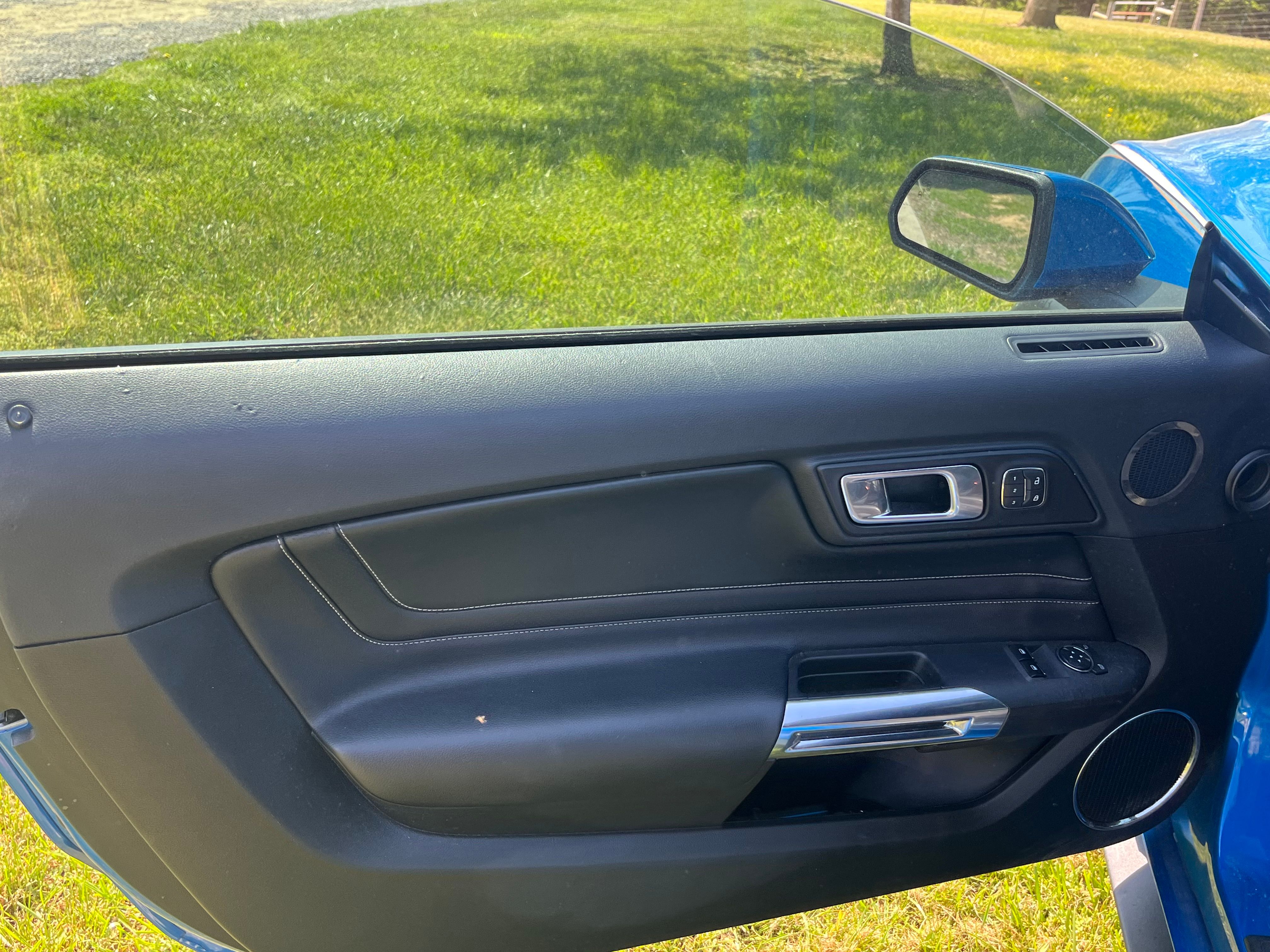 Used 2019 Ford Mustang GT Premium w/ GT Performance Package RWD image 14