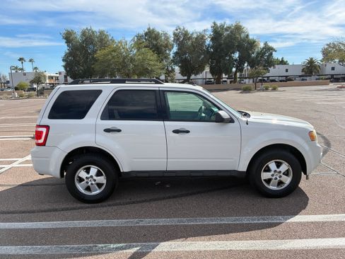 Used 2012 Ford Escape XLT FWD image 2