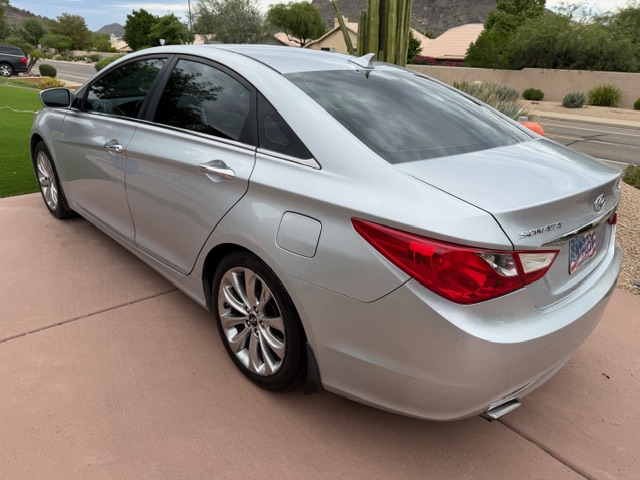 Used 2011 Hyundai Sonata SE w/ Navigation & Sunroof Pkg 4 FWD image 8