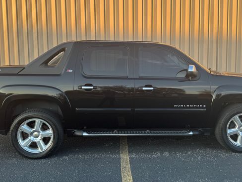 Used 2008 Chevrolet Avalanche LT w/ LT Preferred Equipment Group image 1