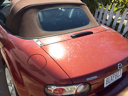 Used 2006 MAZDA MX-5 Miata Grand Touring w/ Premium Pkg RWD image 2