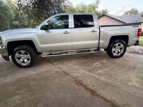 Used 2018 Chevrolet Silverado 1500 LT w/ LT Eassist Package image 2