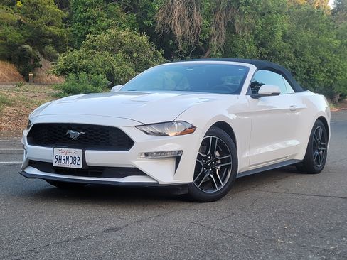 Used 2020 Ford Mustang Premium image 2
