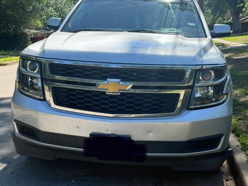 Used 2015 Chevrolet Suburban LT RWD image 1