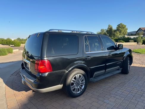 Used 2003 Lincoln Navigator 4WD image 2