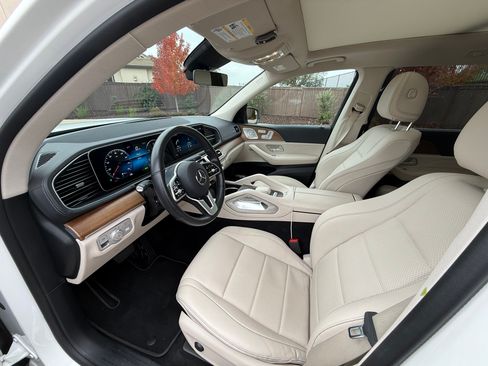 Used 2021 Mercedes-Benz GLS 450 4MATIC image 10