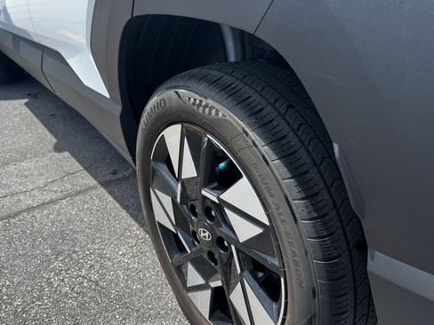 Used 2024 Hyundai Kona SEL AWD/4WD image 11