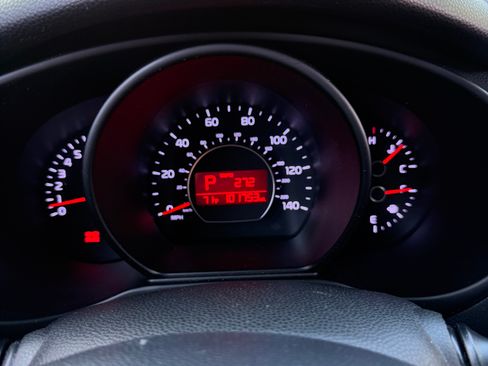 Used 2015 Kia Soul + FWD image 9