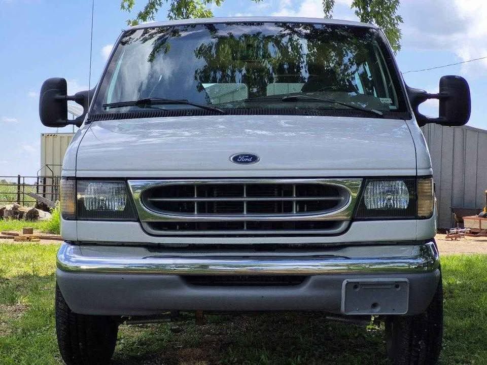 Used 2000 Ford E-350 and Econoline 350 Wagon RWD image 19