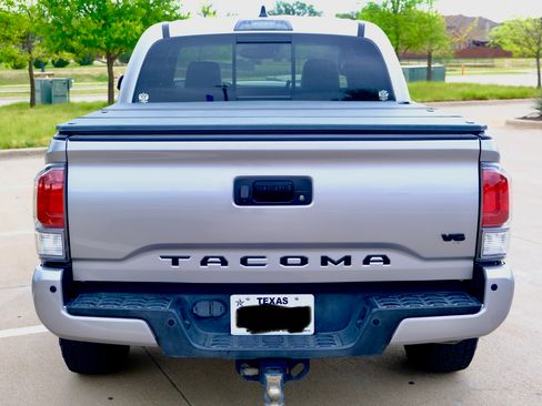 Used 2020 Toyota Tacoma TRD Sport w/ TRD Premium Sport Package image 6