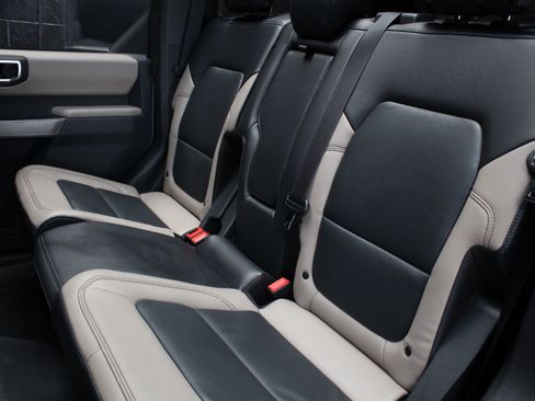 Used 2023 Ford Bronco Badlands image 18