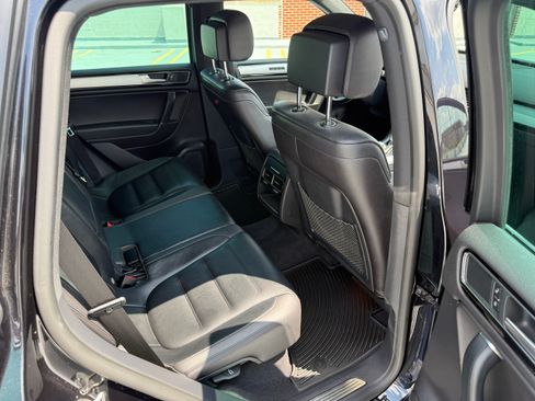 Used 2017 Volkswagen Touareg Wolfsburg Edition AWD/4WD image 17
