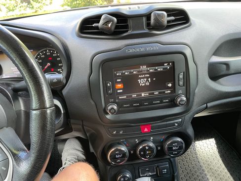 Used 2016 Jeep Renegade Trailhawk AWD/4WD image 15