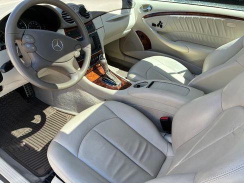Used 2009 Mercedes-Benz CLK 350 Coupe image 6