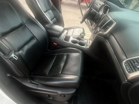 Used 2017 Jeep Grand Cherokee Limited w/ Luxury Group II RWD image 5
