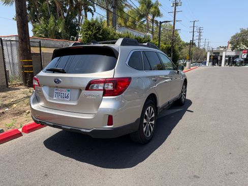 Used 2016 Subaru Outback 2.5i Limited AWD/4WD image 8