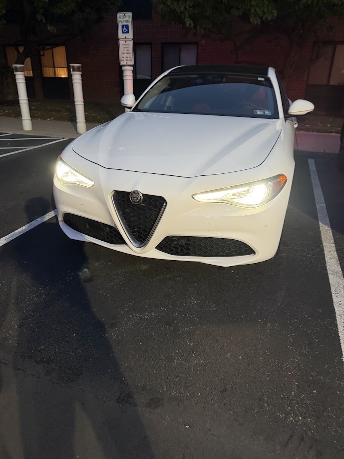Used 2018 Alfa Romeo Giulia AWD image 5