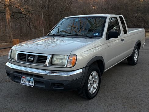 Used 1998 Nissan Frontier XE image 16