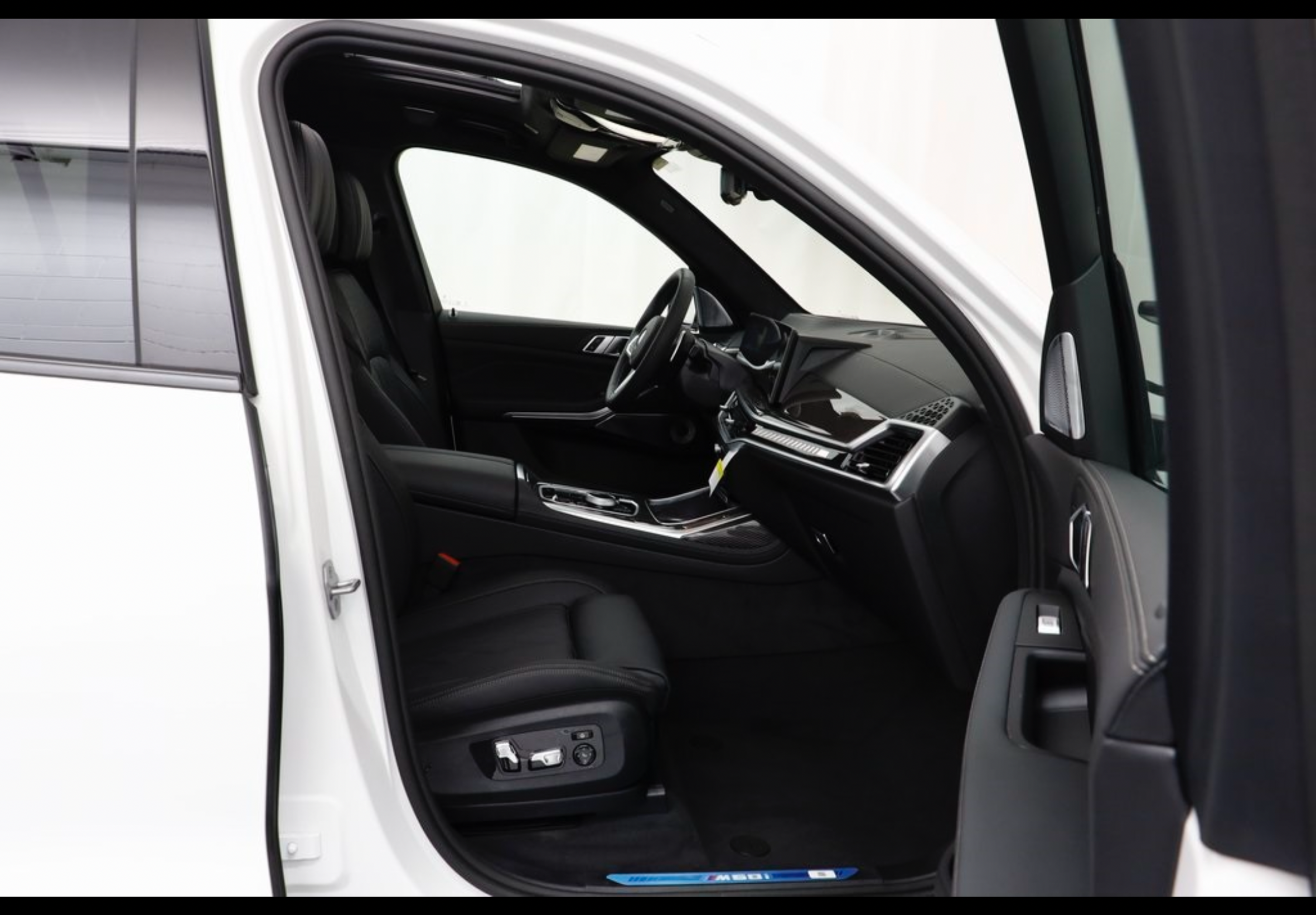 Used 2025 BMW X7 M60i AWD/4WD image 8