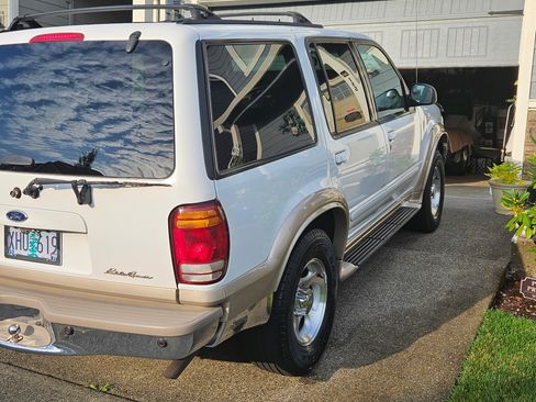 Used 2000 Ford Explorer Eddie Bauer AWD/4WD image 5