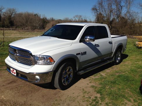 Used 2014 RAM 1500 Laramie AWD/4WD image 1