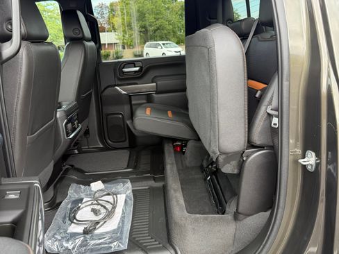 Used 2023 GMC Sierra 3500 AT4 w/ AT4 Premium Plus Package AWD/4WD image 11