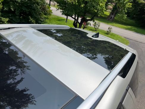 Used 2017 Land Rover Discovery HSE image 10