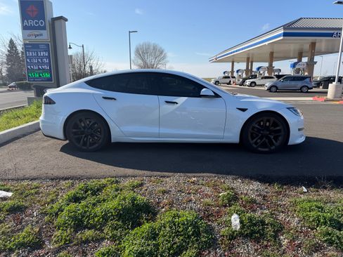 Used 2022 Tesla Model S Plaid image 8