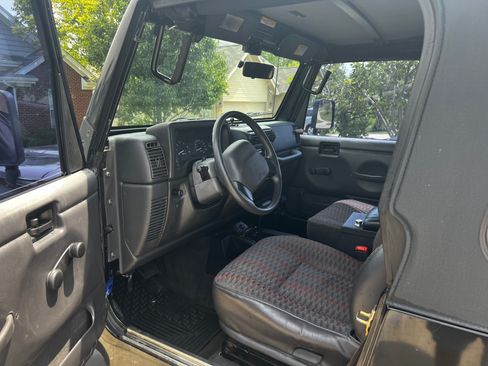 Used 2000 Jeep Wrangler Sport AWD/4WD image 11