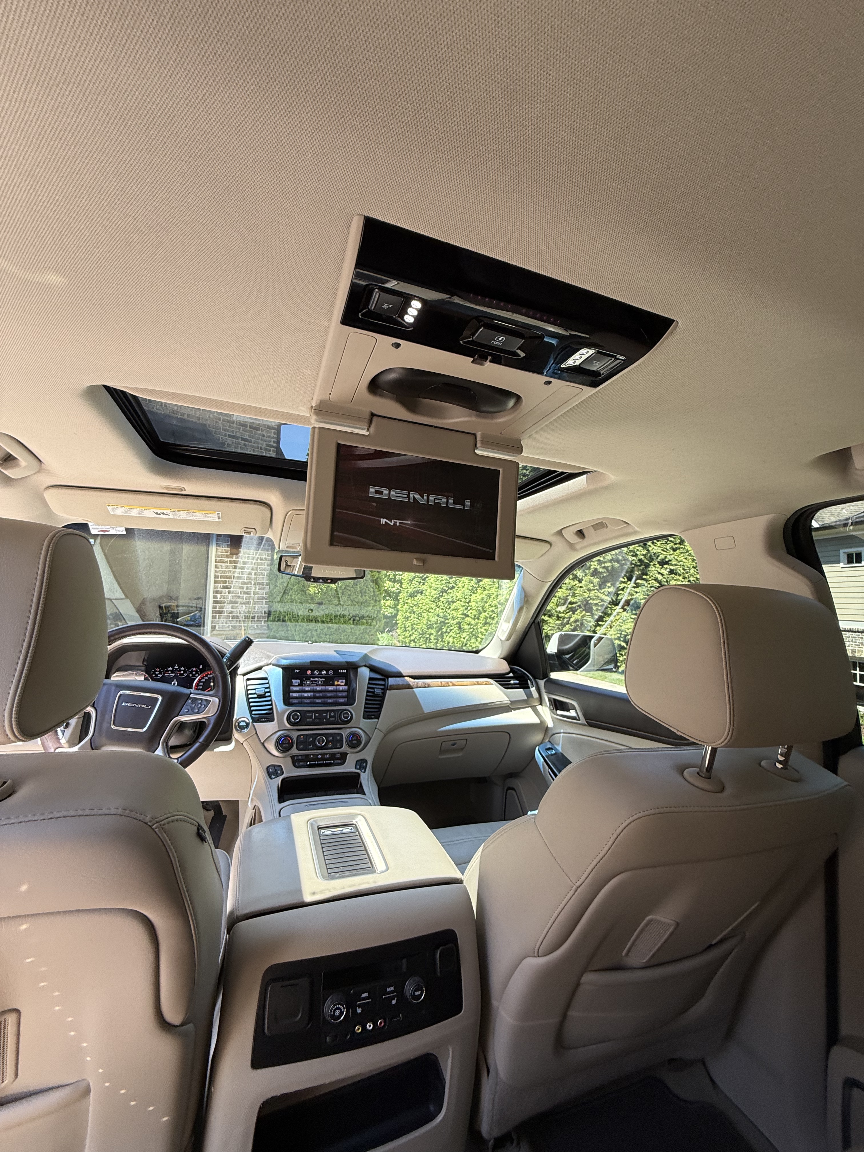 Used 2015 GMC Yukon Denali w/ Premium Package AWD/4WD image 18