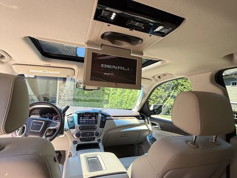 Used 2015 GMC Yukon Denali w/ Premium Package AWD/4WD image 18