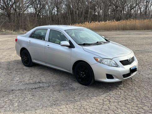 Used 2010 Toyota Corolla LE image 4