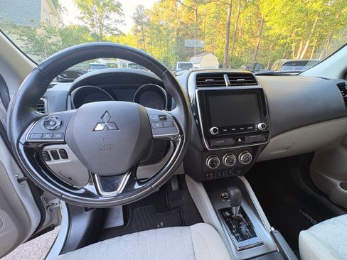 Used 2020 Mitsubishi Outlander Sport SE AWD/4WD image 11