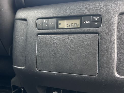 Used 2021 Nissan Armada SL w/ Captain's Chairs Package image 12