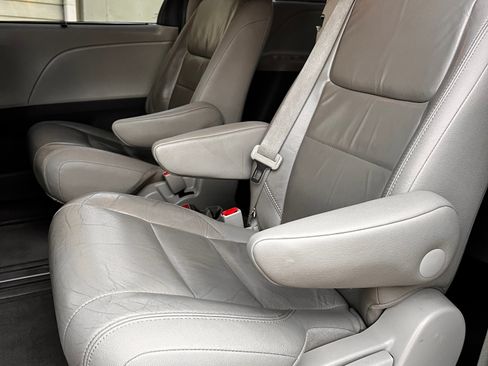 Used 2016 Toyota Sienna XLE Premium image 12