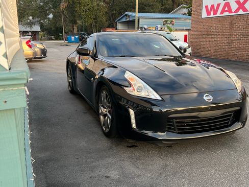Used 2015 Nissan 370Z Coupe image 4