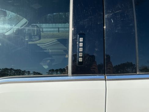 Used 2024 Ford F350 King Ranch w/ FX4 Off-Road Package image 18