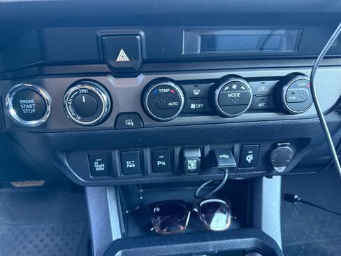 Used 2021 Toyota Tacoma TRD Off-Road w/ Technology Package image 11