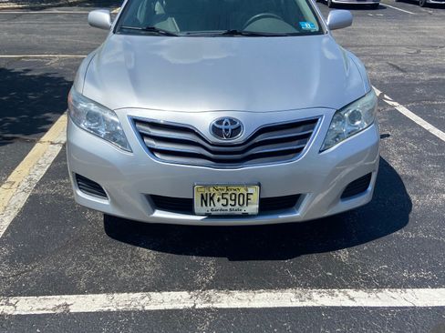 Used 2011 Toyota Camry LE w/ LE Extra-Value Pkg FWD image 1