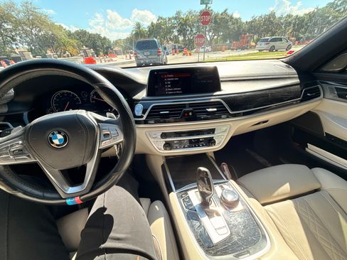 Used 2019 BMW 750i w/ Executive Package RWD image 5