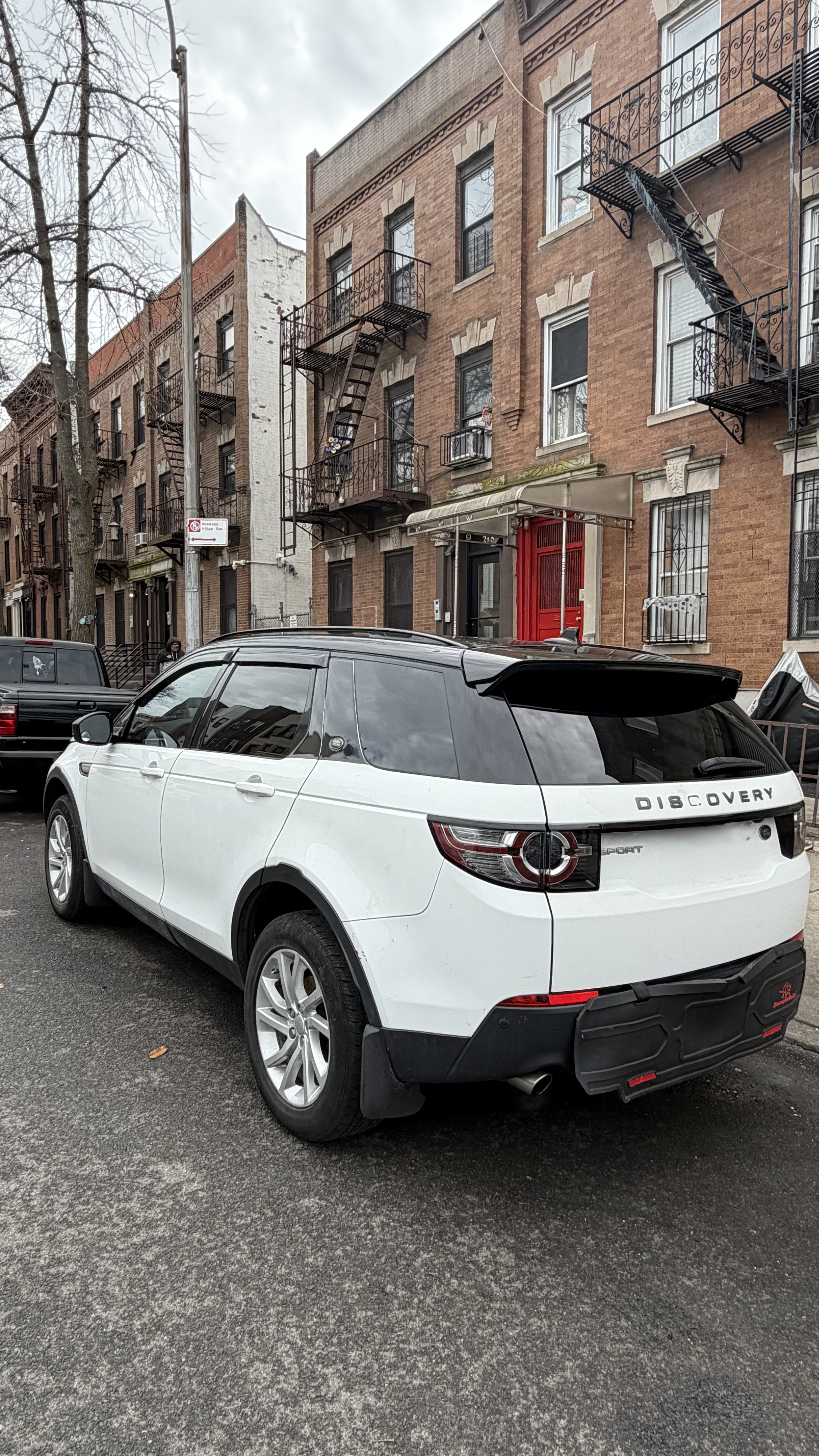 Used 2016 Land Rover Discovery Sport HSE AWD/4WD image 5