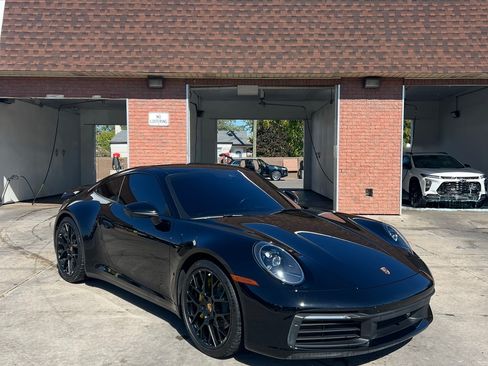 Used 2022 Porsche 911 Carrera 4 AWD/4WD image 2