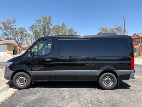 Used 2022 Mercedes-Benz Sprinter 2500 image 1