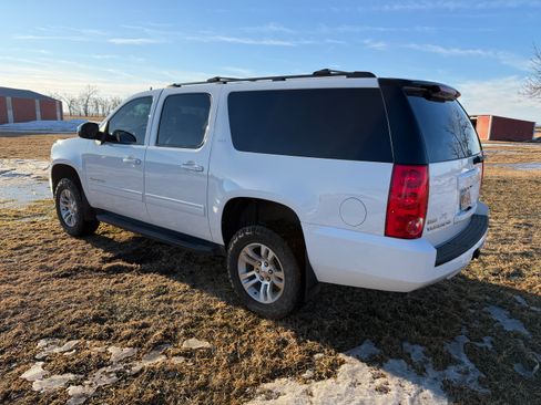 Used 2010 GMC Yukon XL SLT w/ SLT-2 Equipment Package image 2