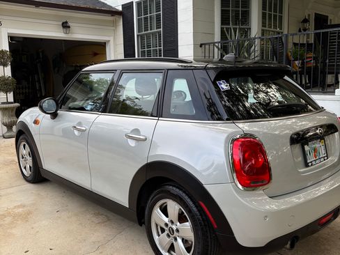 Used 2018 MINI Cooper 4-Door Hardtop image 5