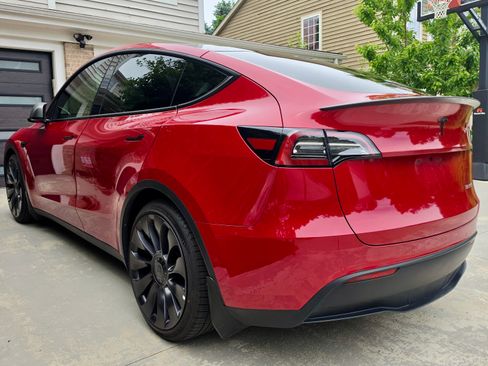 Used 2022 Tesla Model Y Performance AWD/4WD image 6